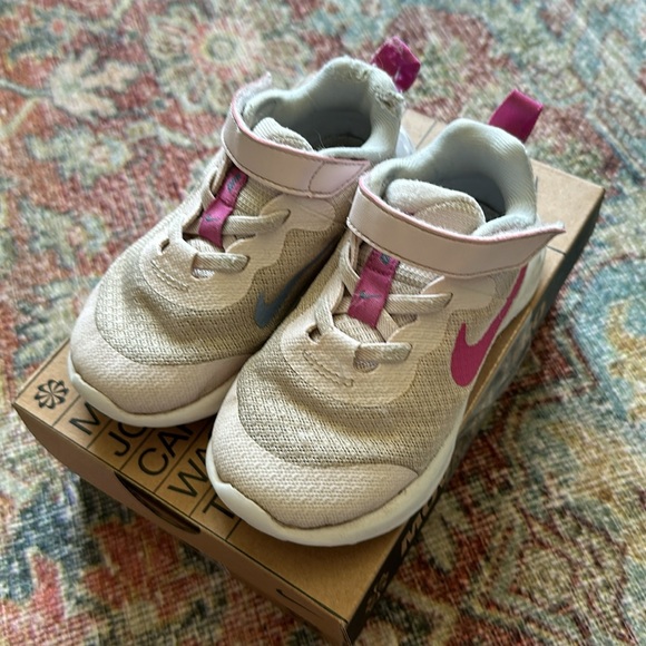 Nike Sneakers - Picture 2 of 4